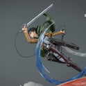 Figurine Attaque des Titans -  Livaï vs Titan Féminin