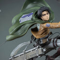 Figurine Attaque des Titans -  Livaï vs Titan Féminin