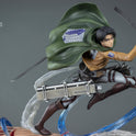 Figurine Attaque des Titans -  Livaï vs Titan Féminin